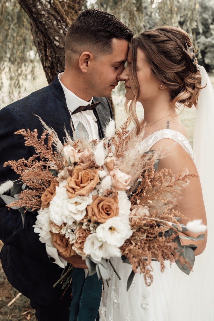 lavie-enrose-schloss-saareck-hochzeitsreportage-brautpaarshooting